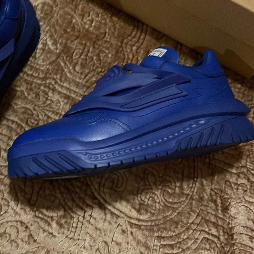 Versace tennis shoes - Picture 5 of 7